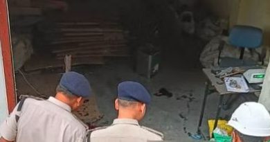 आर्मी फायरिंग रेंज से जिंदा बम उठा लाया कबाड़ी, हथौड़े से लगा तोड़ने, बम फटा, कई घायल