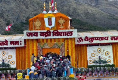 बदरीनाथ मंदिर के कपाट खुले, सीएम धामी ने की पूजा, हजारों श्रद्धालु बने पावन क्षण के साक्षी