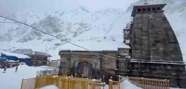 केदारनाथ में फिर हुआ हिमपाल, 22 अप्रैल को खुलने हैं धाम के कपाट, बर्फ हटाने के काम में फिर आई बाधा