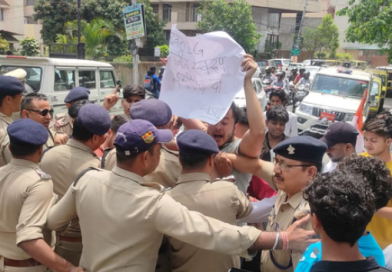 रोमियो लेन बार प्रकरण, एनएसयूआई का पुलिस हेडक्वार्टर के बाहर प्रदर्शन, आईजी गोबैक के नारे लगाए