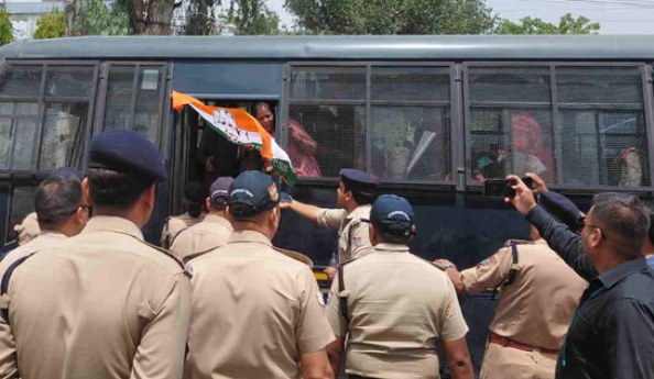 महिला आरक्षण के मुद्दे पर गरमाया सदन, बाहर प्रदर्शन, कई कांग्रेस नेता गिरफ्तार