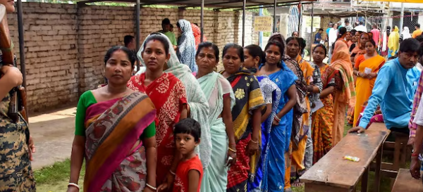 Election 2026 : दोपहर 1 बजे तक बंपर वोटिंग, पश्चिम बंगाल में 62.18% तमिलनाडु में 56.81% मतदान