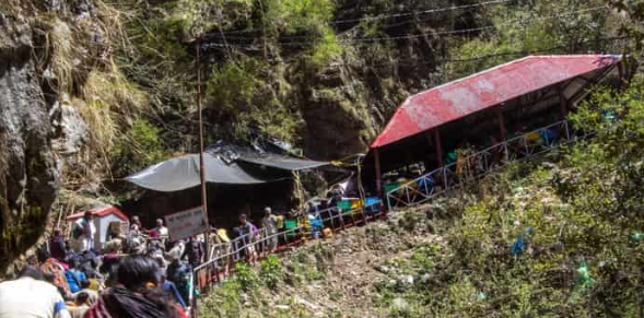 चारधाम यात्रा के शुरूआती दो दिनों 2 यात्रियों की मौत, 1 महाराष्ट्र और 1 मध्यप्रदेश की महिला की मौत