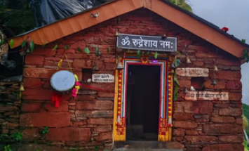 रूद्रनाथ मंदिर में तीर्थ यात्रियों की भारी भीड़, व्यवस्थाएं चरमराईं
