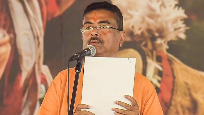 बंगाल के अधिकारी बने शुभेंदु, चार विधायकों ने ली मंत्री पद की शपथ