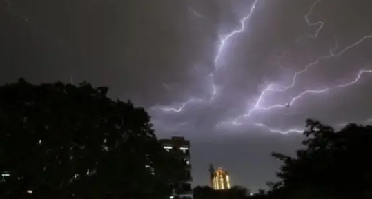 कई राज्यों में बदला मौसम का मिजाज, उत्तराखंड से लेकर ओडिशा आंधी-तूफान और बिजली गिरने की आशंका