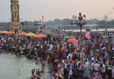 निर्जला एकादशीः गंगा में लगाई आस्था की डुबकी, घाटों पर दिखी रौनक