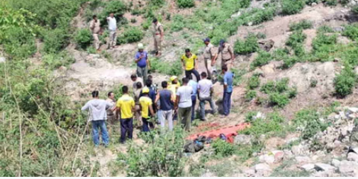 झड़ीपानी के पास दर्दनाक हादसा, ब्रेक फेल होने से गहरी खाई में गिरी कार, चार यात्रियों की मौत