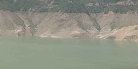 बढ़ती गर्मी का असर, टिहरी बांध का जलस्तर न्यूनतम स्तर पर पहुंचा, बिजली उत्पादन पर पड़ा प्रभाव