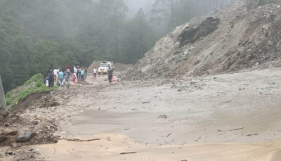 भूस्खलन और मलबे से दो हाईवे बंद, यमुनोत्री और देवाल-वाण मार्ग पर फंसे वाहन, लगी लंबी कतार