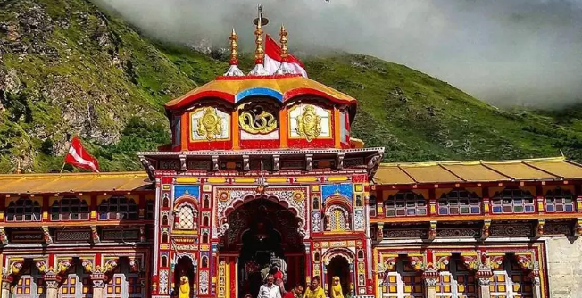 बदरीनाथ के पूर्व मंदिर अधिकारी को पुलिस ने किया गिरफ्तार, चढ़ावा चोरी मामले में पाई गई अनियमितता