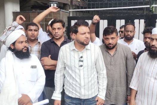 पुलिस ने शुरू किया मस्जिदों से लाउडस्पीकर हटाने का अभियान, मुस्लिम सेवा संगठन का धरना-प्रदर्शन