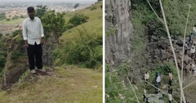 आईफोन के चक्कर में पूरा परिवार खत्म हुआ, बेटे को बचाते हुये पिता फिर मां भी पहाड़ से गिरी