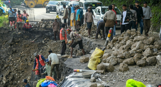 प्रदेश में भूस्खलन से 78 सड़कें बंद, नदियों का जलस्तर खतरे के निशान के पास पहुंचा