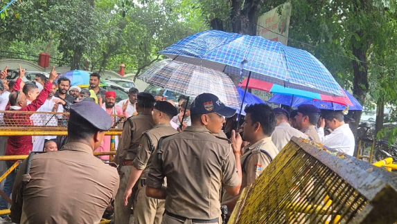 ठुकराल पर एफआईआर से कांग्रेसियों में उबाल, पुलिस से धक्का-मुक्की