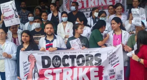 देहरादून में एमबीबीएस इंटर्न के बाद पीजी डॉक्टर भी हड़ताल पर, मरीजों की बढ़ी परेशानी