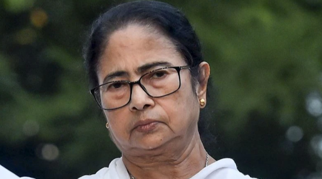 ममता बनर्जी को एक और झटका, नंदीग्राम के बाद रेजीनगर से भी उम्मीदवार ने वापस लिया नाम