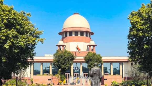सुप्रीम कोर्ट का चुनाव आयोग को नोटिस, दो आयुक्तों की असहमति के मामले में दायर है याचिका