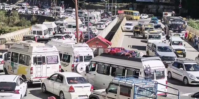 कैंची धाम का भीषण जाम बना पहाड़ का नासूर, व्यापारी बोले, रानीखेत का पर्यटन और व्यापार हो रहा चौपट